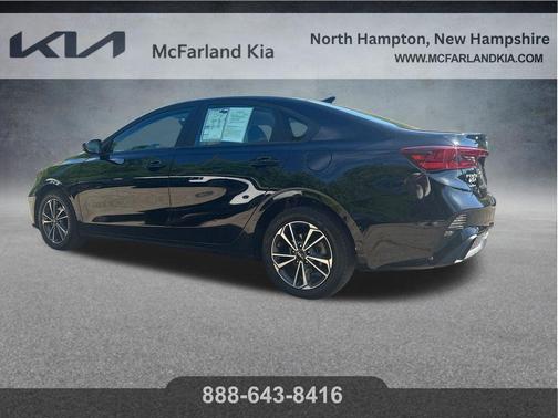 Aurora Black Pearl 2024 Kia Forte LXS