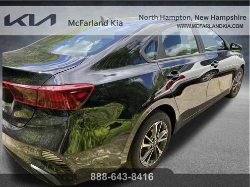 Aurora Black Pearl 2024 Kia Forte LXS