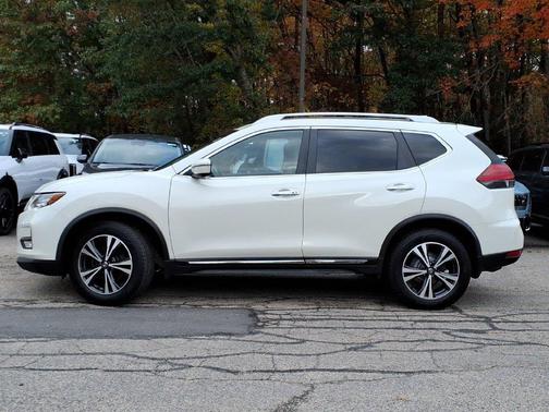 White 2017 Nissan Rogue SL