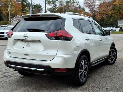 White 2017 Nissan Rogue SL