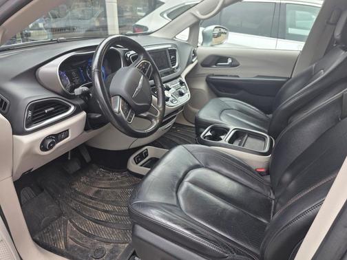 2020 Chrysler Pacifica Touring-L