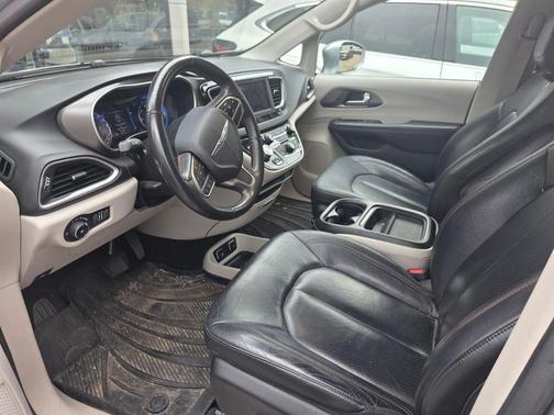 2020 Chrysler Pacifica Touring-L