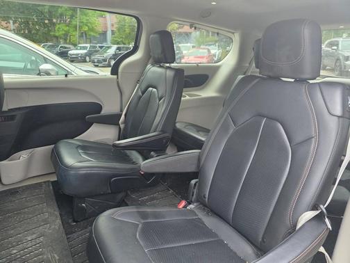 2020 Chrysler Pacifica Touring-L