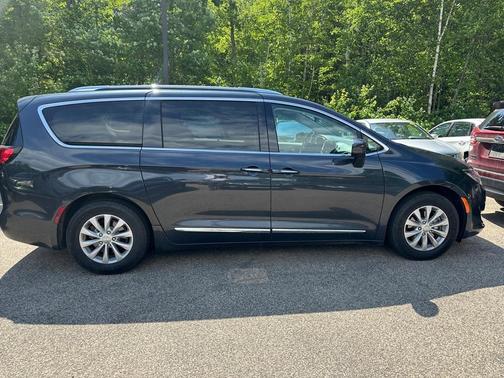 2019 Chrysler Pacifica Touring-L