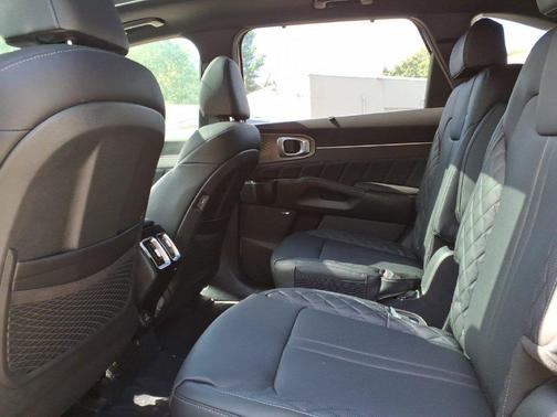 Snow White Pearl 2026 Kia Sorento Hybrid X-LINE SX PRESTIGE