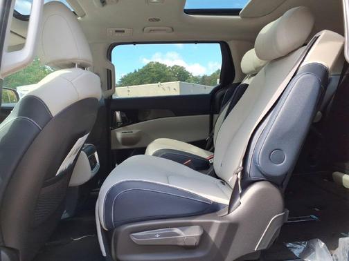 Ceramic Silver 2027 Kia Carnival SX Prestige