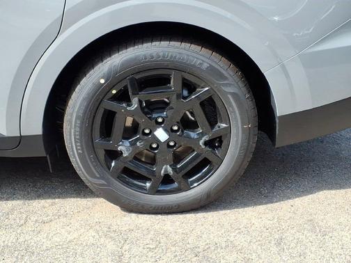 Ceramic Silver 2027 Kia Carnival SX Prestige