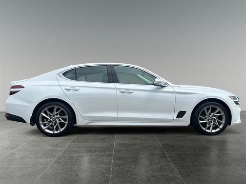2022 Genesis G70 2.0T