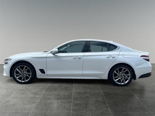 2022 Genesis G70 2.0T