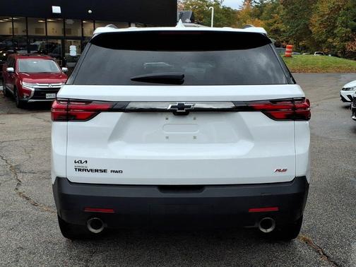 Summit White 2023 Chevrolet Traverse RS