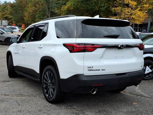 Summit White 2023 Chevrolet Traverse RS