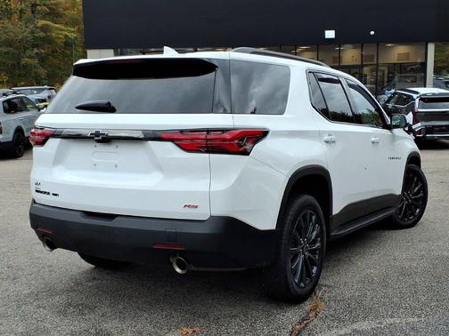Summit White 2023 Chevrolet Traverse RS