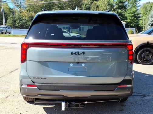 Iceberg Green 2027 Kia Carnival EX