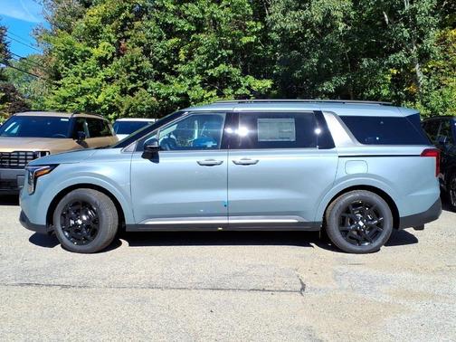 Iceberg Green 2027 Kia Carnival EX