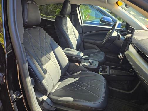2022 Ford Mustang Mach-E Select