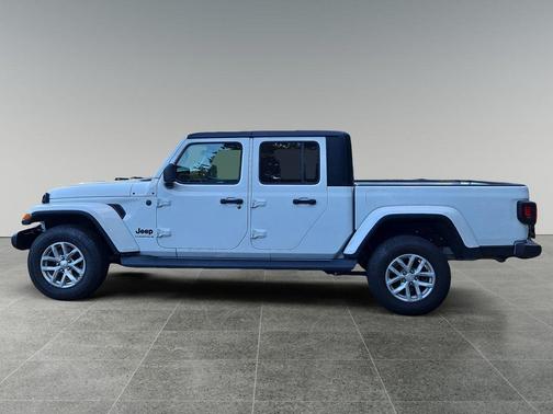 2023 Jeep Gladiator Sport