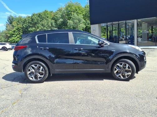 Black Cherry Pearl 2022 Kia Sportage EX