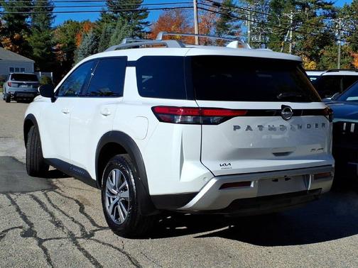 Everest White P 2025 Nissan Pathfinder SL