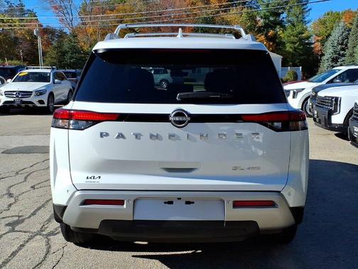 Everest White P 2025 Nissan Pathfinder SL