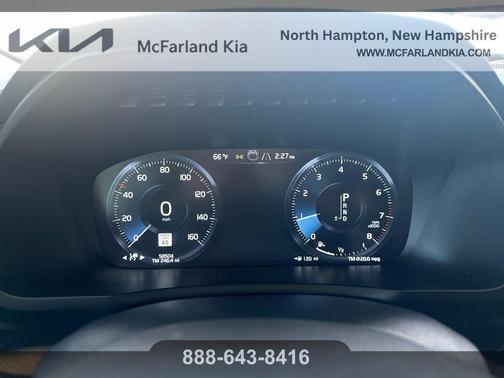 Crystal White Metallic 2021 Volvo XC90 T6 Momentum 7 Passenger