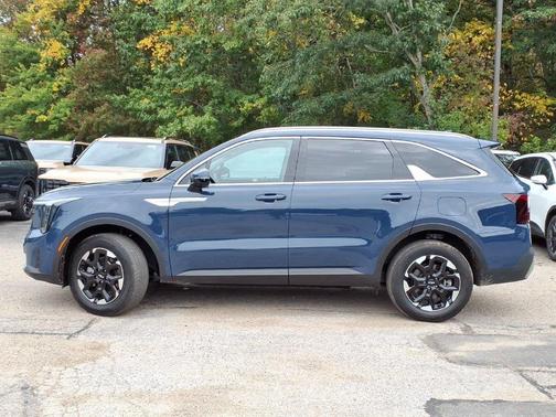 Midnight Black 2025 Kia Sorento S