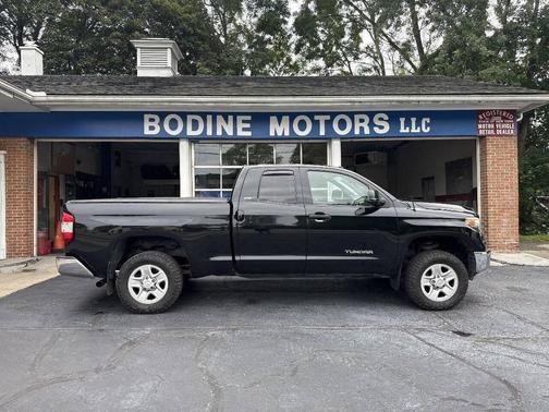 Midnight Black Metallic 2018 Toyota Tundra SR5