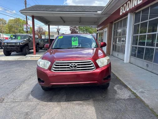 Maroon 2010 Toyota Highlander SE