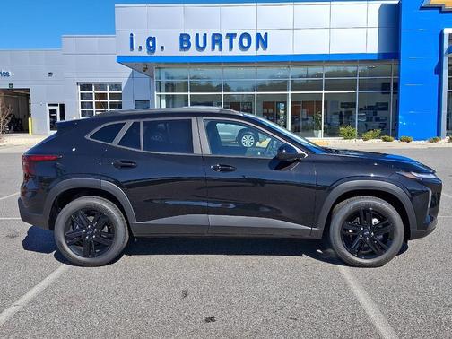 Black 2026 Chevrolet Trax ACTIV