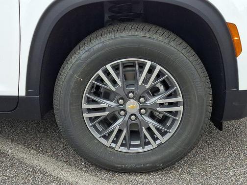 Summit White 2026 Chevrolet Traverse LT