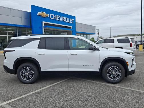 Summit White 2026 Chevrolet Traverse LT
