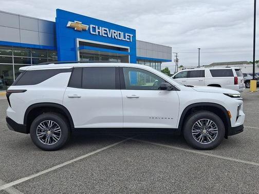 Summit White 2026 Chevrolet Traverse LT