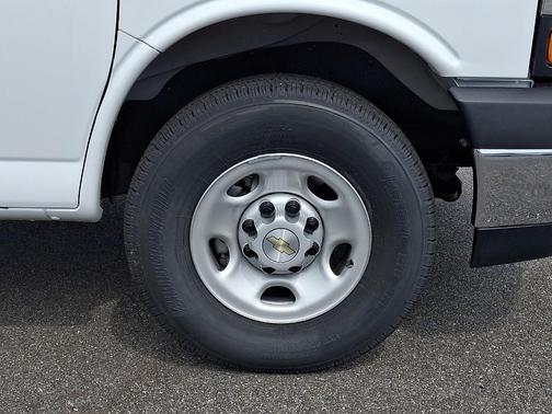 Summit White 2026 Chevrolet Express 2500 Work Van