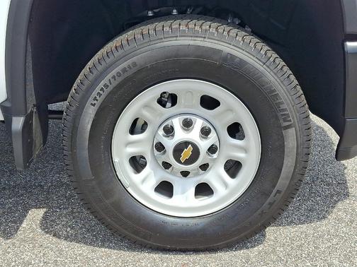 Summit White 2026 Chevrolet Silverado 2500 WT