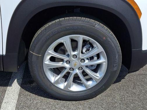 Summit White 2026 Chevrolet Trailblazer LS