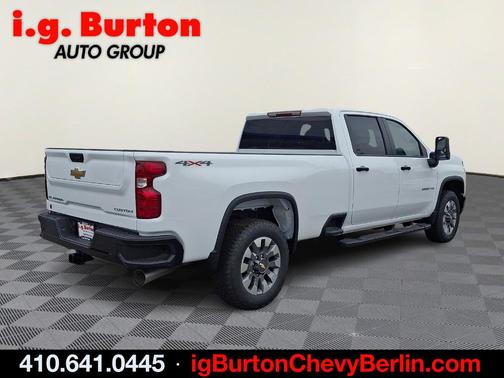 Summit White 2026 Chevrolet Silverado 2500 Custom