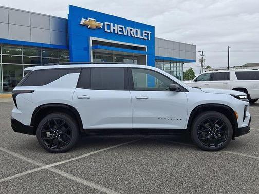 Polar White 2026 Chevrolet Traverse RS