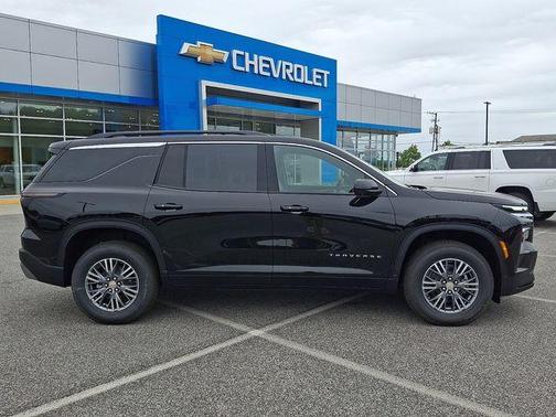 Black Metallic 2026 Chevrolet Traverse LT