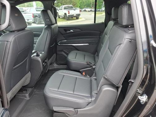 Black Metallic 2026 Chevrolet Traverse LT
