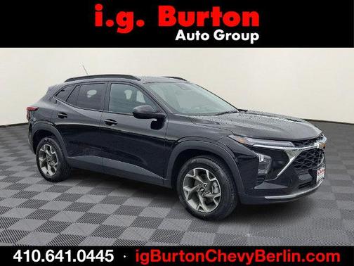 Black Metallic 2025 Chevrolet Trax LT