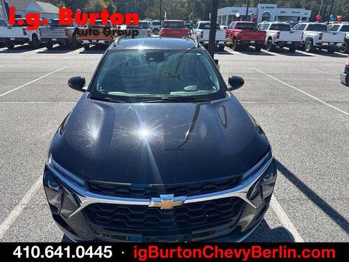 Black Metallic 2025 Chevrolet Trax LT