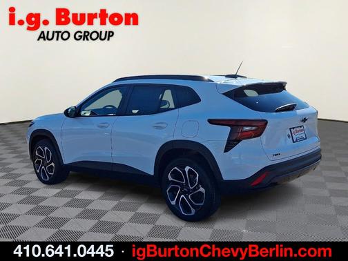 Summit White 2026 Chevrolet Trax 2RS