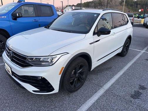 2024 Volkswagen Tiguan 2.0T SE R-Line Black