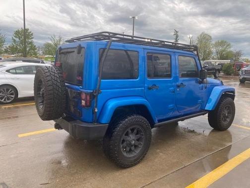 Photo 3 of 5 of 2014 Jeep Wrangler Unlimited Sahara