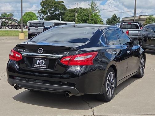 Super Black 2016 Nissan Altima 2.5 SV