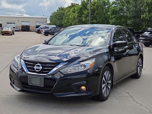 Super Black 2016 Nissan Altima 2.5 SV