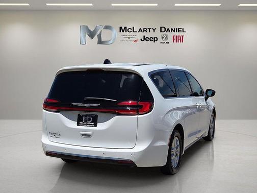 Bright White Clearcoat 2025 Chrysler Pacifica L