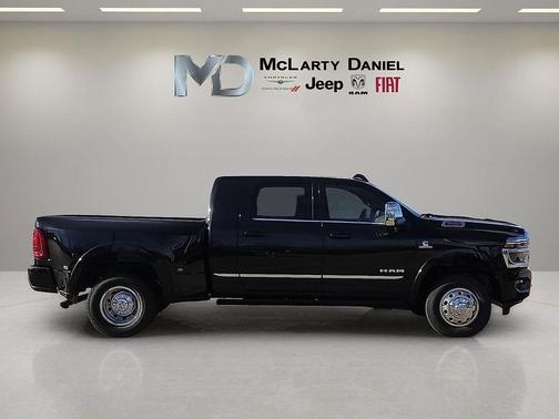 Diamond Black Crystal Pearlcoat 2026 RAM 3500 Limited Mega Cab 4x4 6'4' Box