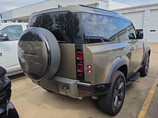 2025 Land Rover Defender 90 P400 X-Dynamic SE