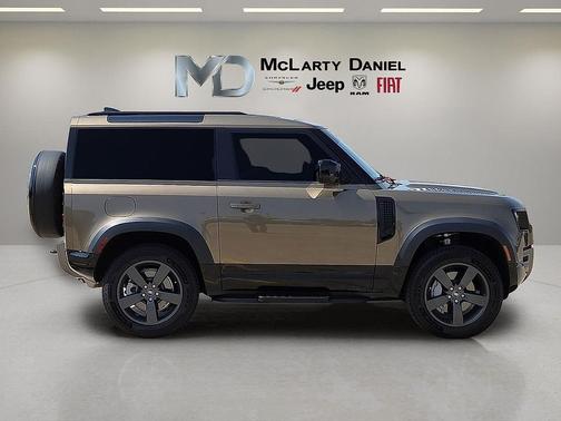 2025 Land Rover Defender 90 P400 X-Dynamic SE