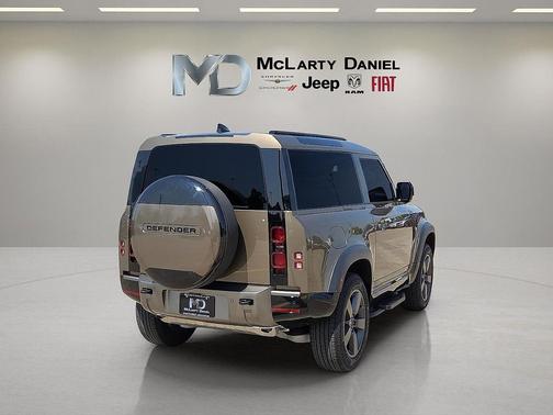 2025 Land Rover Defender 90 P400 X-Dynamic SE